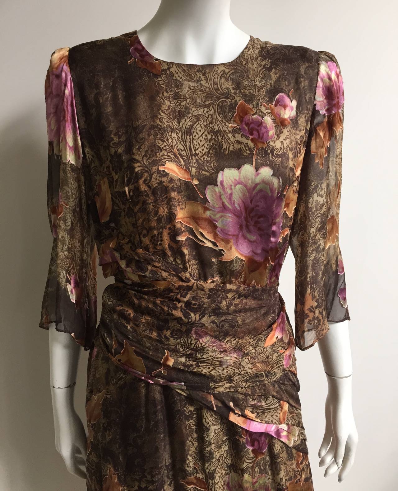 Pierre Cardin 70s silk dress with scarf size large. In Good Condition In Atlanta, GA