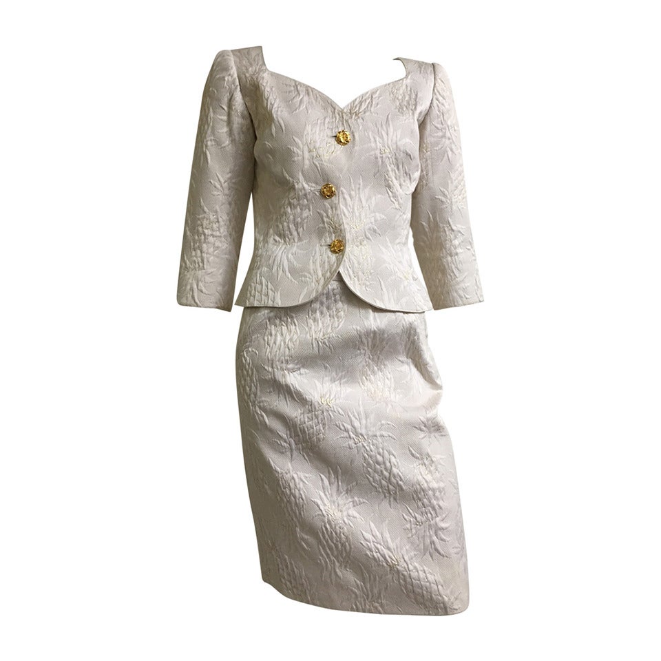 Ungaro White Skirt Suit Size 6. For Sale