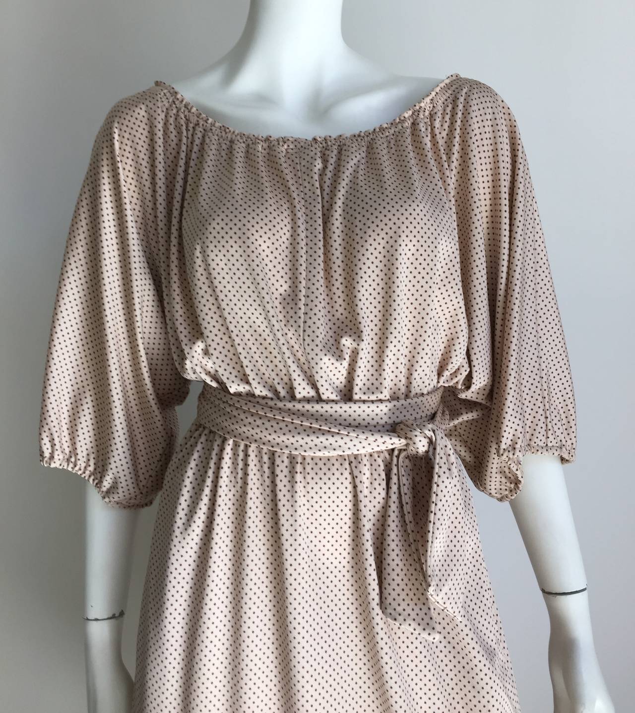 Hanae Mori 1970s polka dot scoop neckline dress with belt is marked size 4 but has elastic waistband which can easily accommodate size 4/6 but see measurements. Dress has pockets and is made in Japan.
Measurements are:
23" - 28" waist