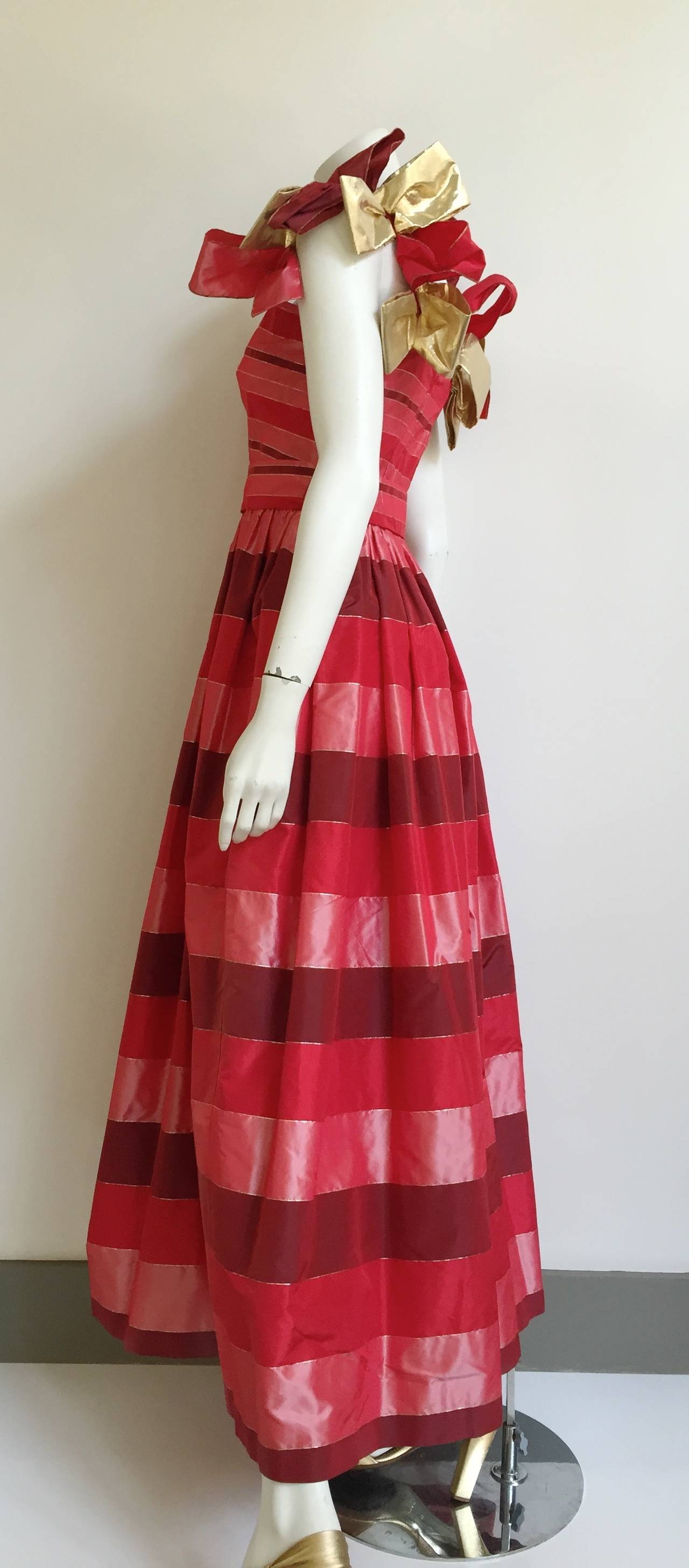 Richilene  1970s Silk Taffeta Gown Size 4. In Good Condition For Sale In Atlanta, GA