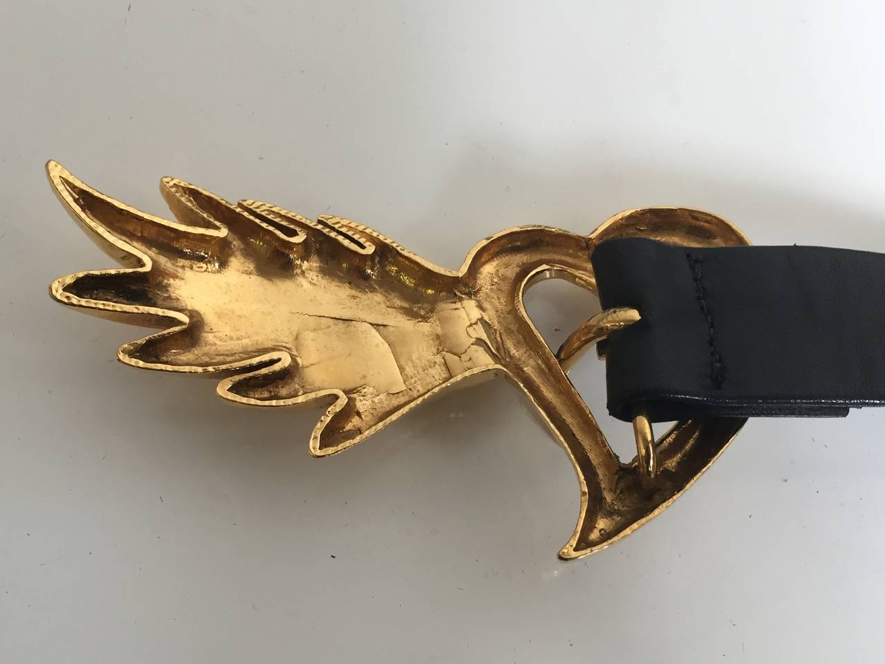 Women's Karl Lagerfeld 80s gold flaming heart leather belt size small. For Sale
