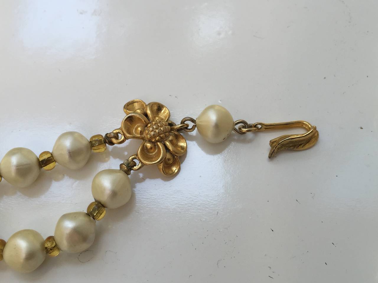 Schiaparelli 60s faux pearl double strand necklace. In Good Condition In Atlanta, GA