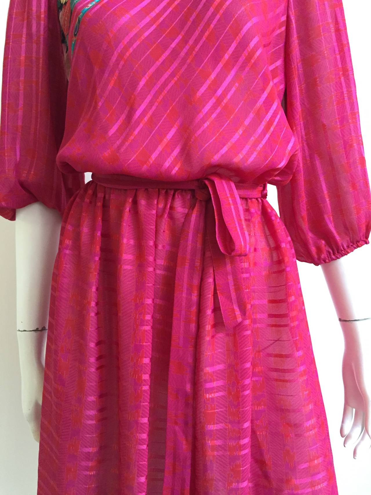 Norman Hartnell Dress Size 6. In Good Condition For Sale In Atlanta, GA