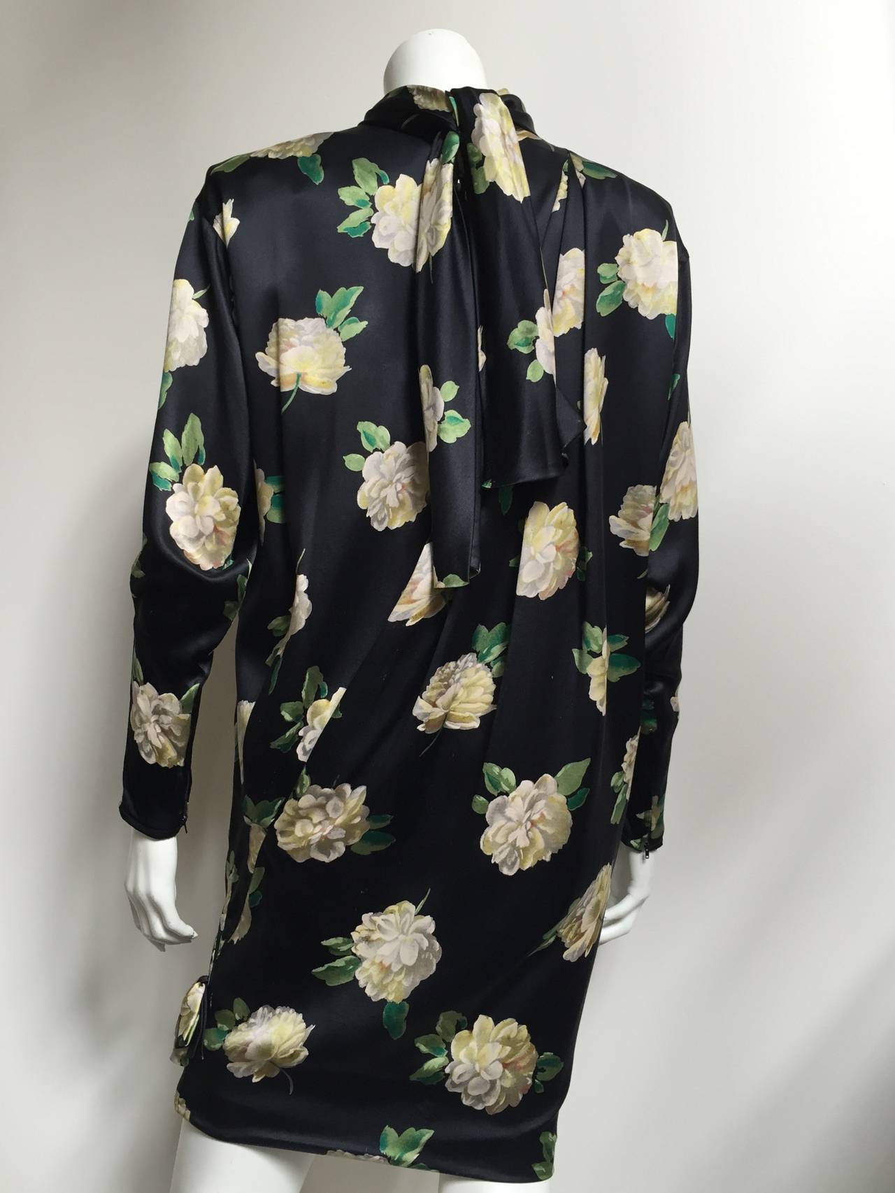 Women's Ungaro Parallele Paris 80s silk camellia dress size 6 / 8.