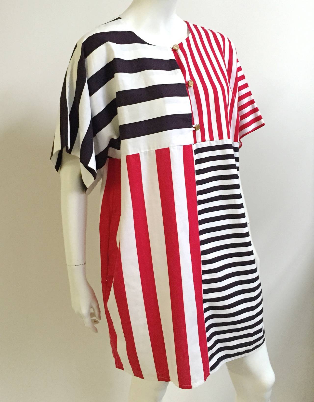 Pierre Cardin 1980s striped cotton dress with pockets is casual for day wear or lounging by the swimming pool ~ beach side. Dress has pockets and is 100% cotton. Fantastic abstract design makes this a very modern chic piece. Size medium so this