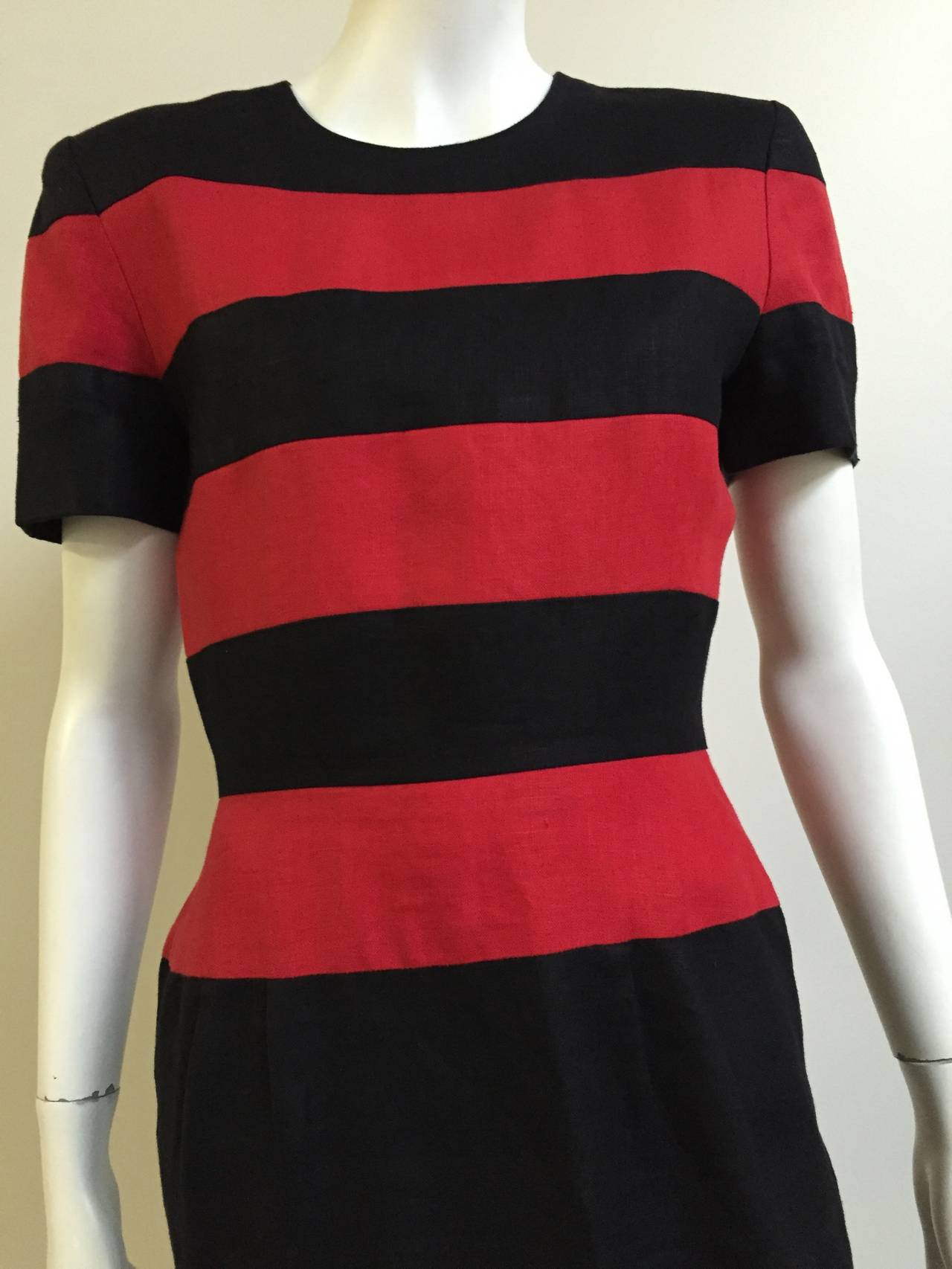 Scaasi Black and Red Linen Striped Sheath Dress, Size 6  In Good Condition For Sale In Atlanta, GA