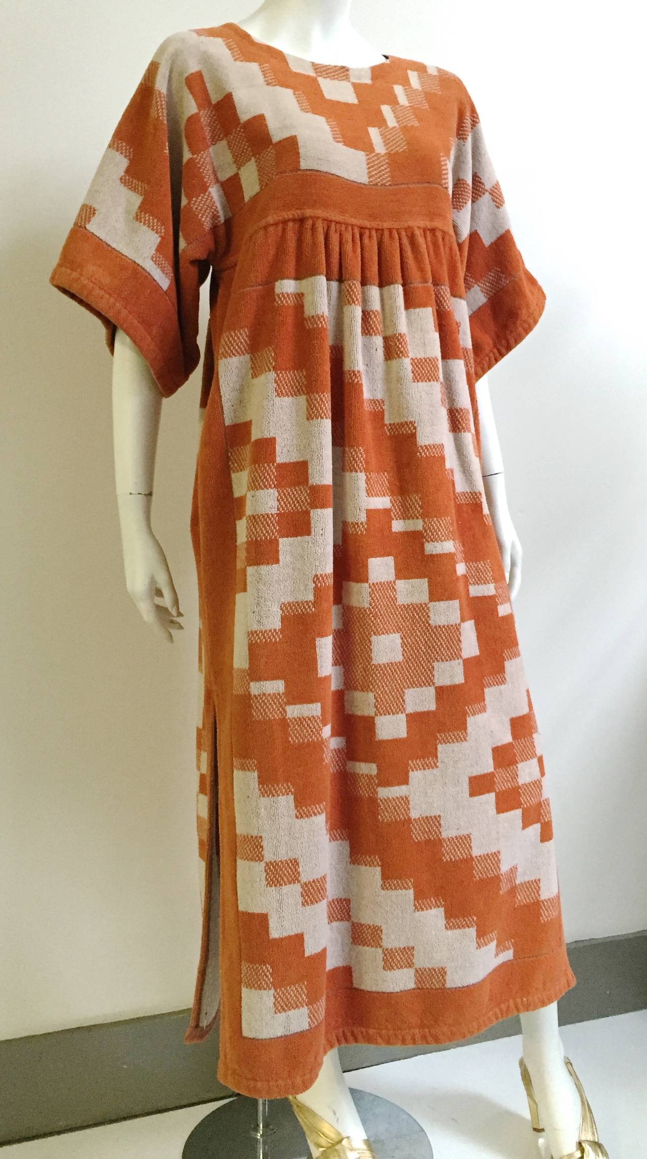 Yves Saint Laurent cotton terry cloth caftan with abstract block pattern has pockets and is a size medium ( fits 4-6-8).  Perfect for lounging at the pool or beach side.
Measurements are:
38