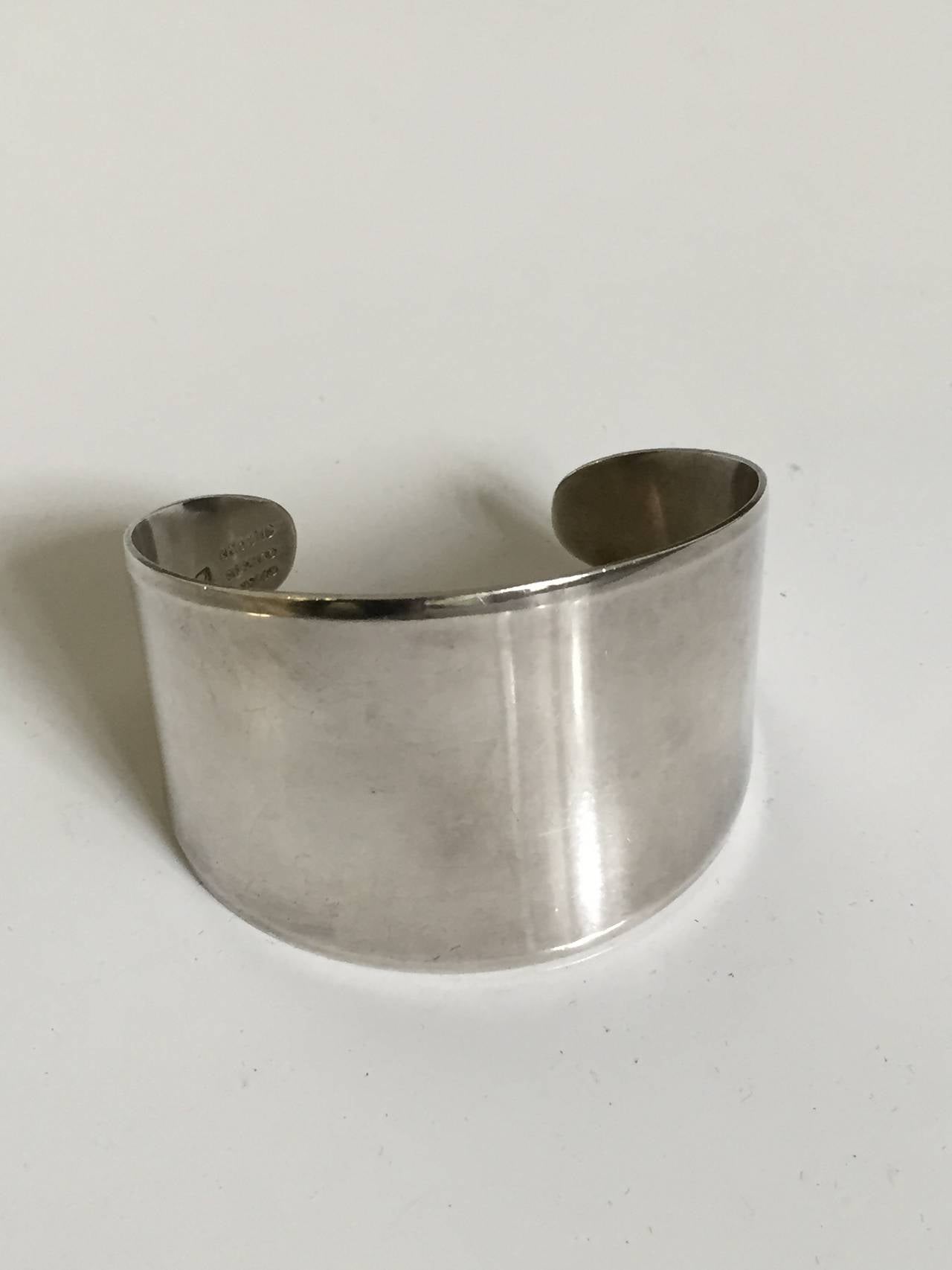 Taxco Mexico silver modernist cuff bracelet. In Good Condition For Sale In Atlanta, GA