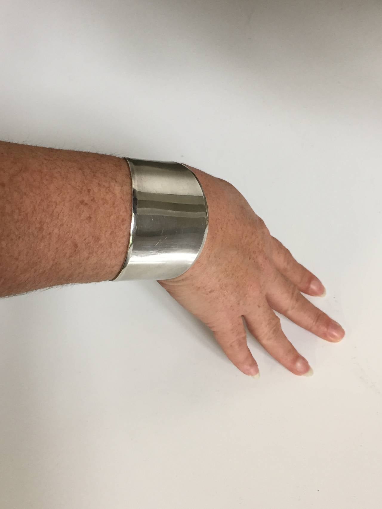 Taxco Mexico silver modernist cuff bracelet. For Sale 4