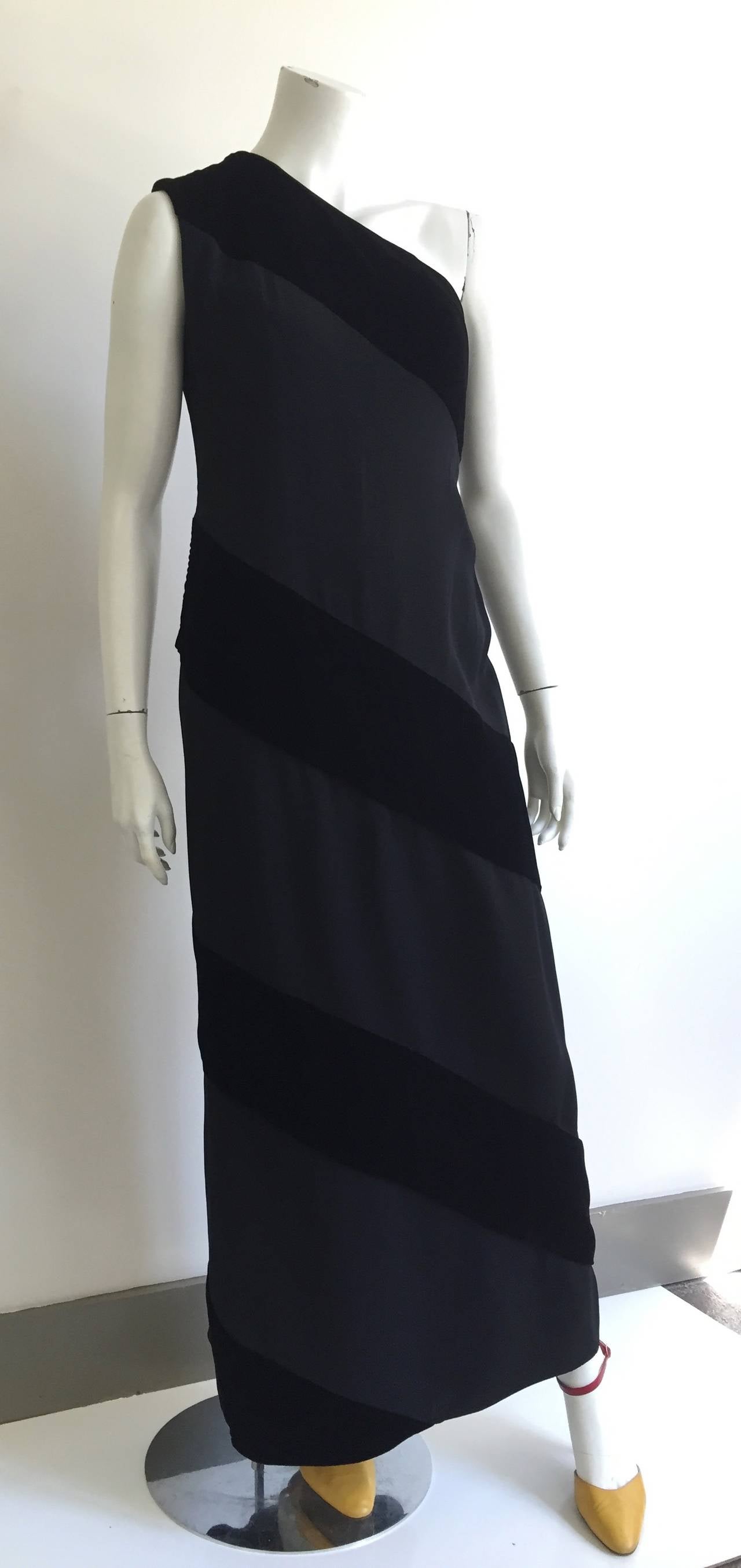 Women's Carolyne Roehm Black Velvet Gown Size 8. For Sale