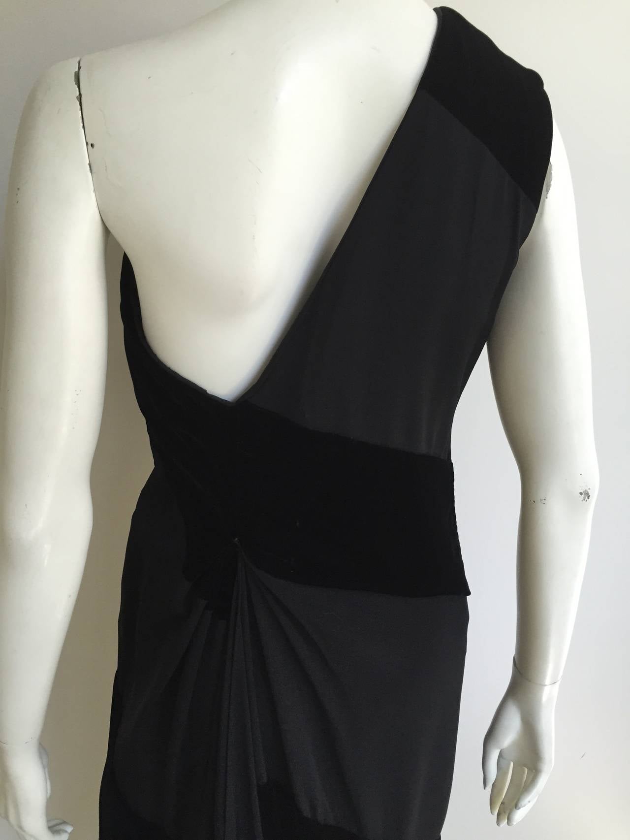 Carolyne Roehm Black Velvet Gown Size 8. For Sale 3