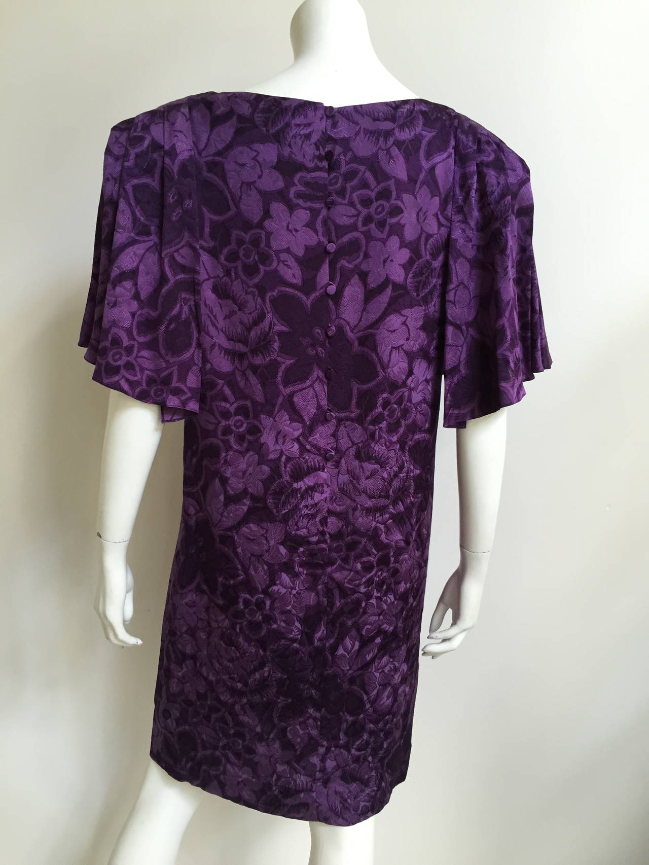 Hanae Mori for Neiman Marcus 80s floral silk dress size 8. In Good Condition For Sale In Atlanta, GA