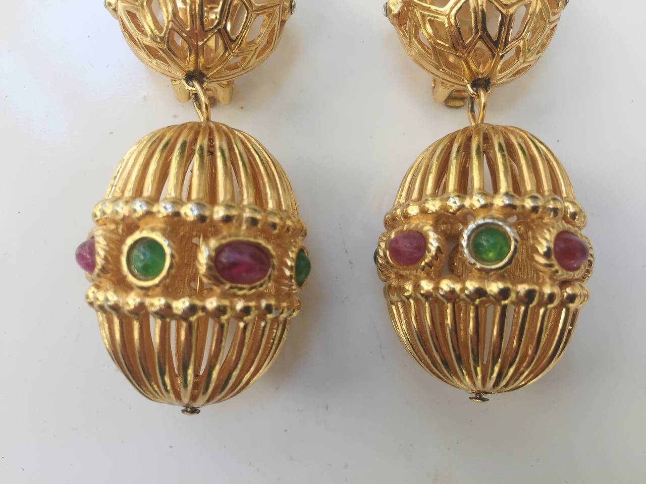 Women's Dior 90s gold bird cage drop clip earrings. For Sale