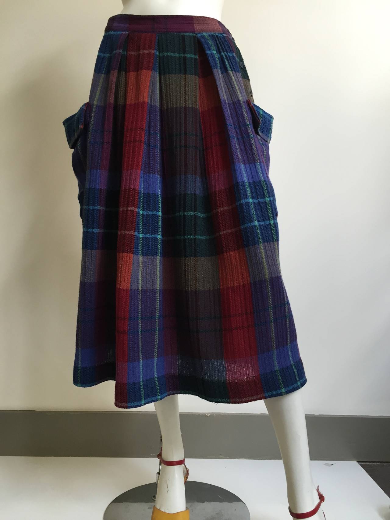 Mary McFadden Signature Collection 1980s plaid pleated skirt with side pockets vintage size 10 but fits a modern size 6 ( please see and use measurements). The fabric is from Italy and it was made in the USA. There are 3 buttons on side of skirt.