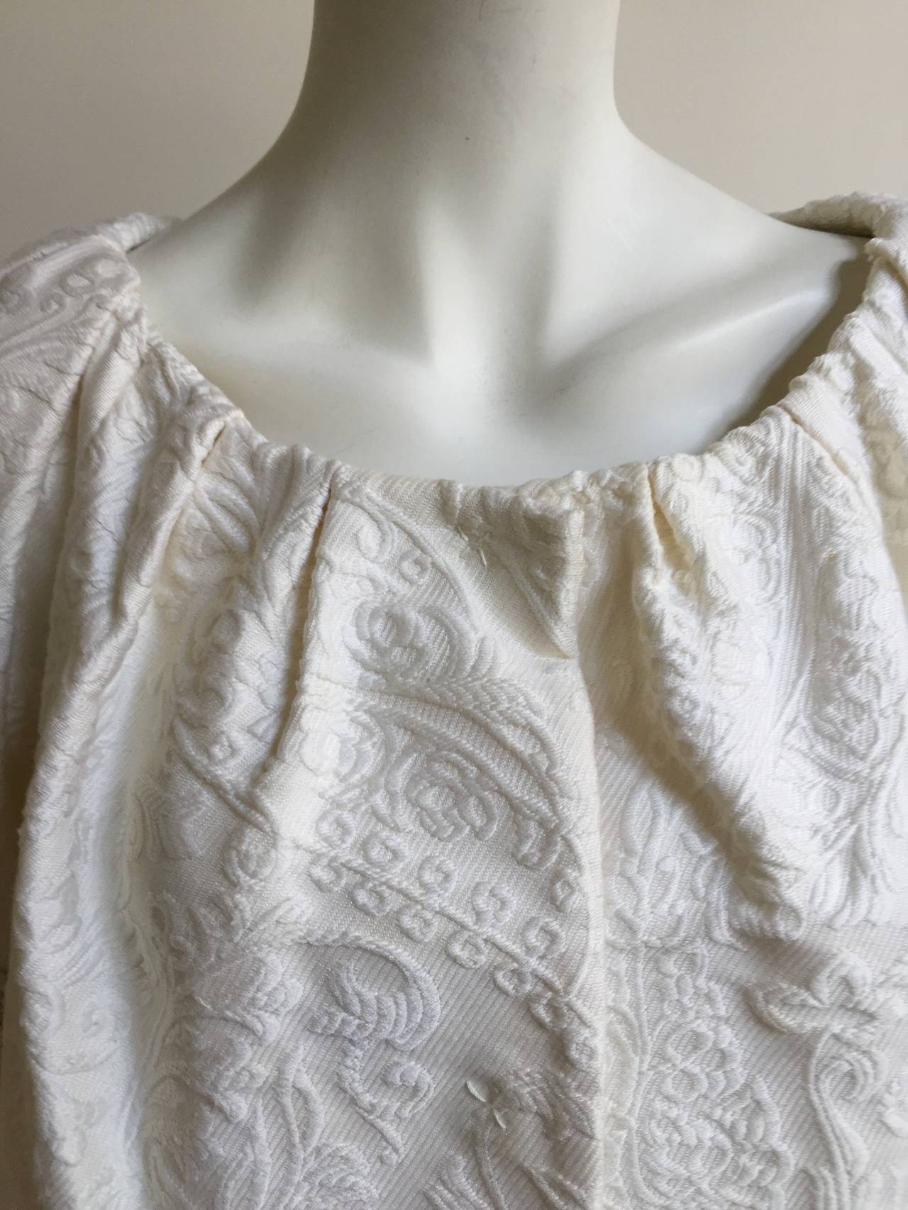 Women's Giambattista Valli white beaded jacket size 10 / 44. For Sale