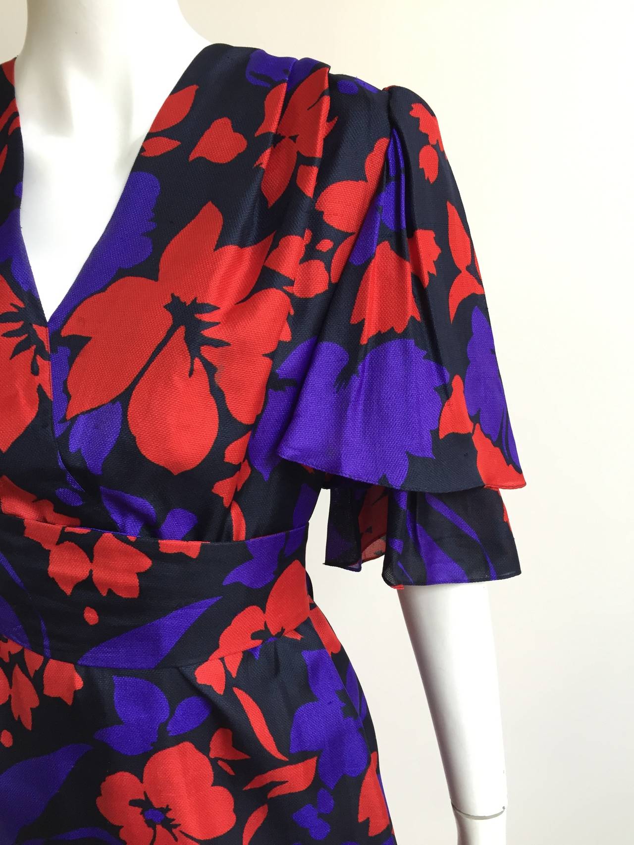 Givenchy 80s flower dress with sash belt size 12. In Good Condition In Atlanta, GA