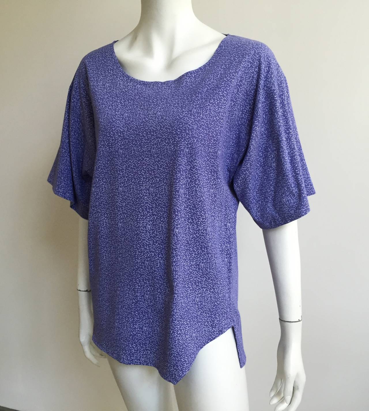 Willi Wear by Willi Smith 1984 cotton top size 2 on label but fits a perfect size 2 - 4 - 6 ( please see & use measurements). This item was purchased in 1984 at Willi Smith studio in NYC. Mr. Smith, who made inexpensivesportswear under the WilliWear