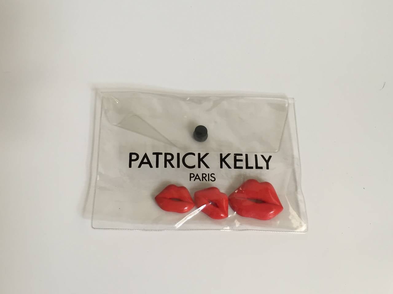 Patrick Kelly Paris 1988 red 'Lips' pins. 5