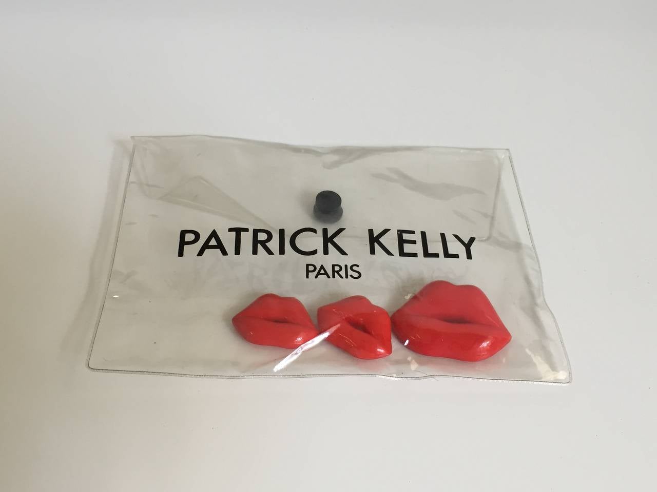 Women's or Men's Patrick Kelly Paris 1988 red 'Lips' pins.