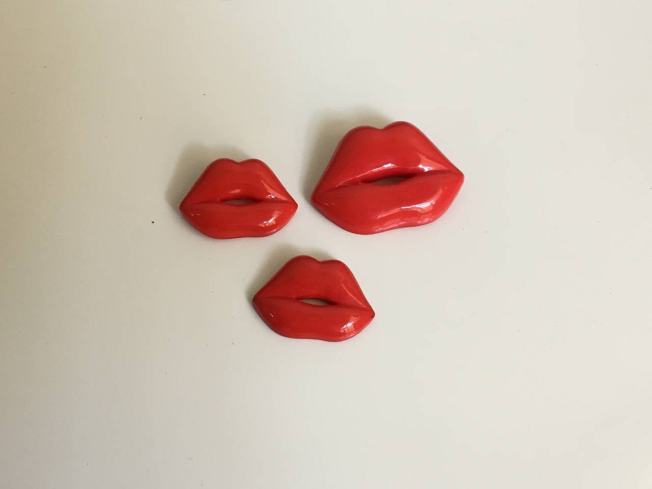 Patrick Kelly Paris 1988 red 'Lips' pins. 3