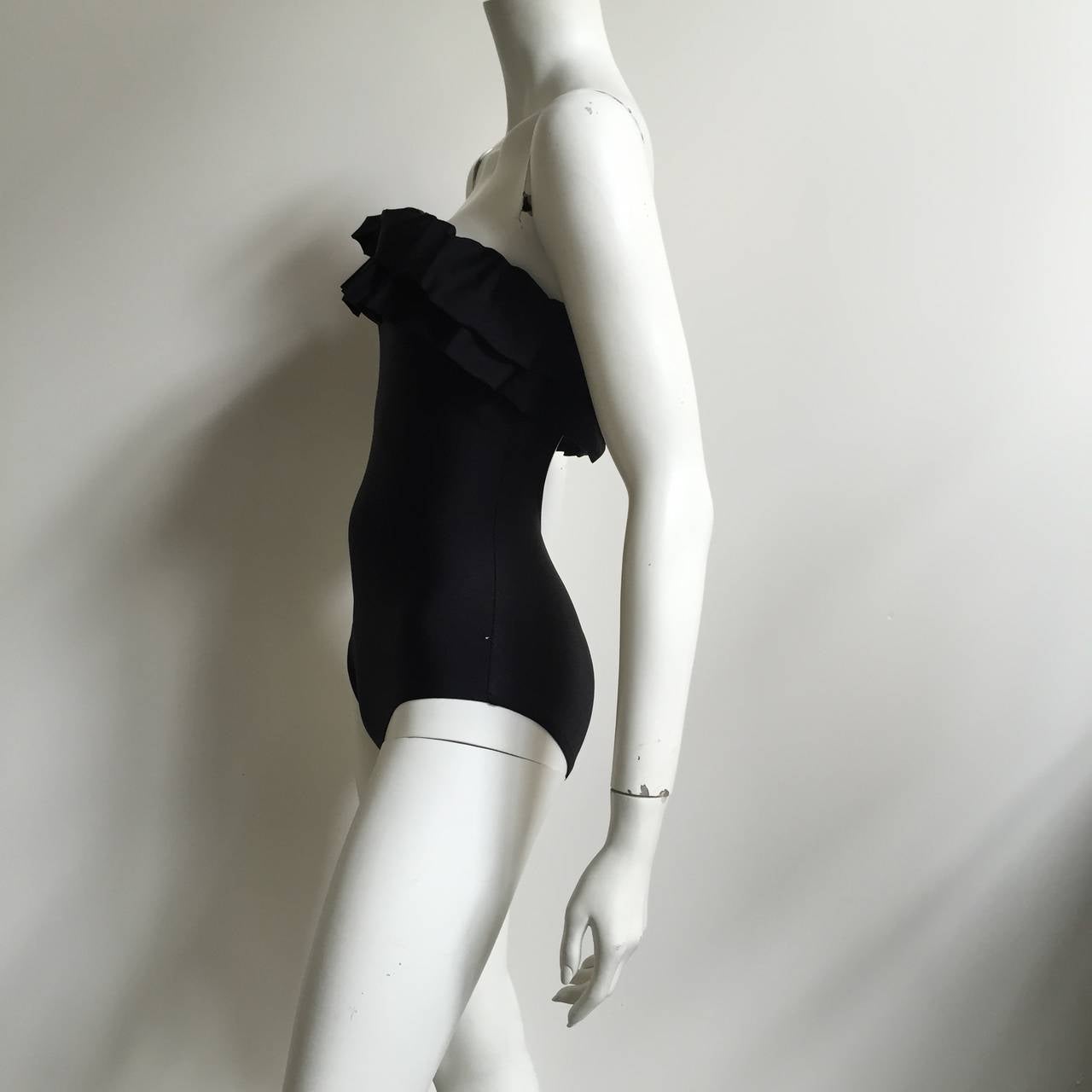 Women's Bill Blass 70s black ruffled swimsuit size 4.