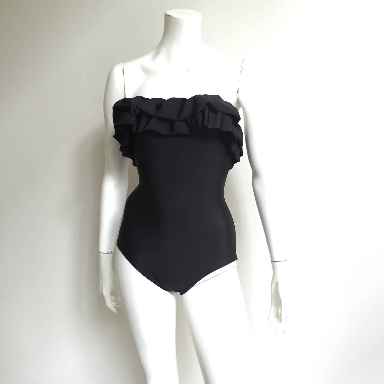 Bill Blass 70s black ruffled swimsuit size 4. In Good Condition In Atlanta, GA
