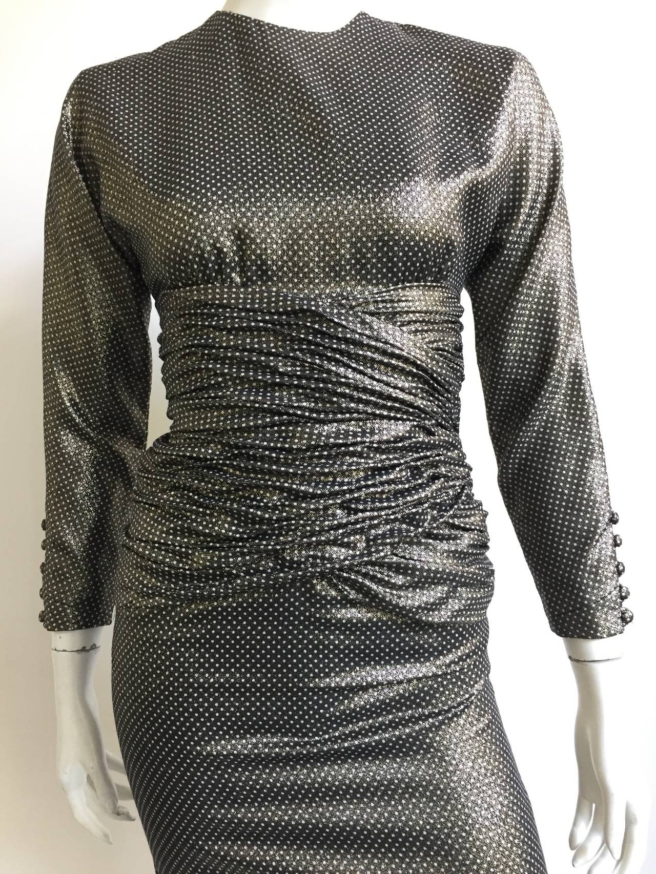 Carolyne Roehm 1980s metallic polka dot evening dress size 4. The ruching at waist line adds that classic Carolyne Roehm touch. Fabric covered buttons at sleeve and zipper in back.
Measurements are:
29