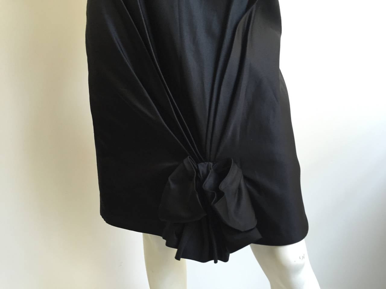 Bill Blass 1970s black silk gathered fabric evening skirt with bow in front size 4 ( Please see & use measurements). Skirt is lined. 
Measurements are:
27" waist
34" hips
24" skirt height.