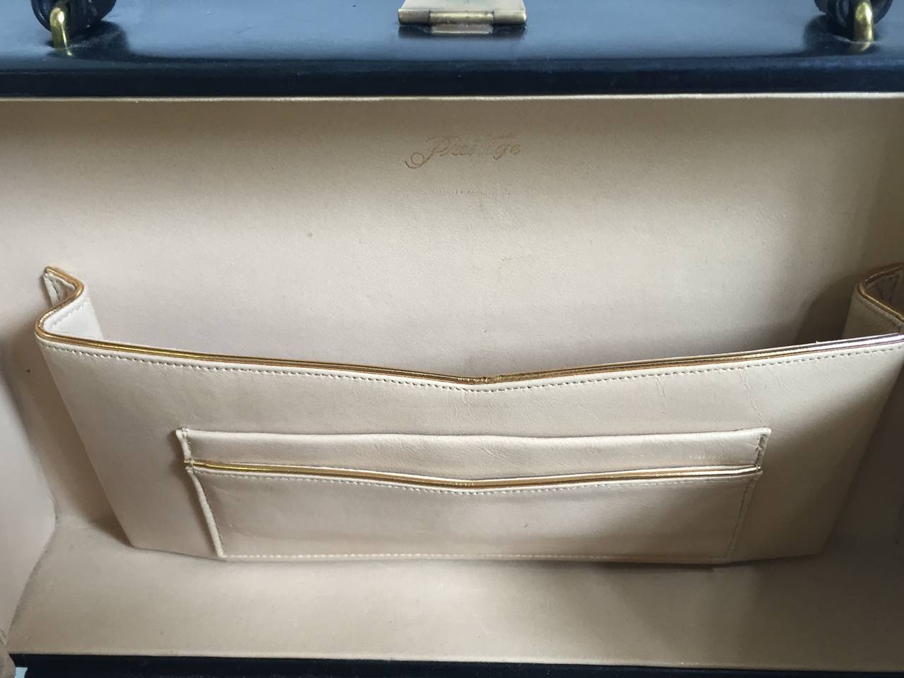 Prestige 60s brass relief black leather handbag. 6