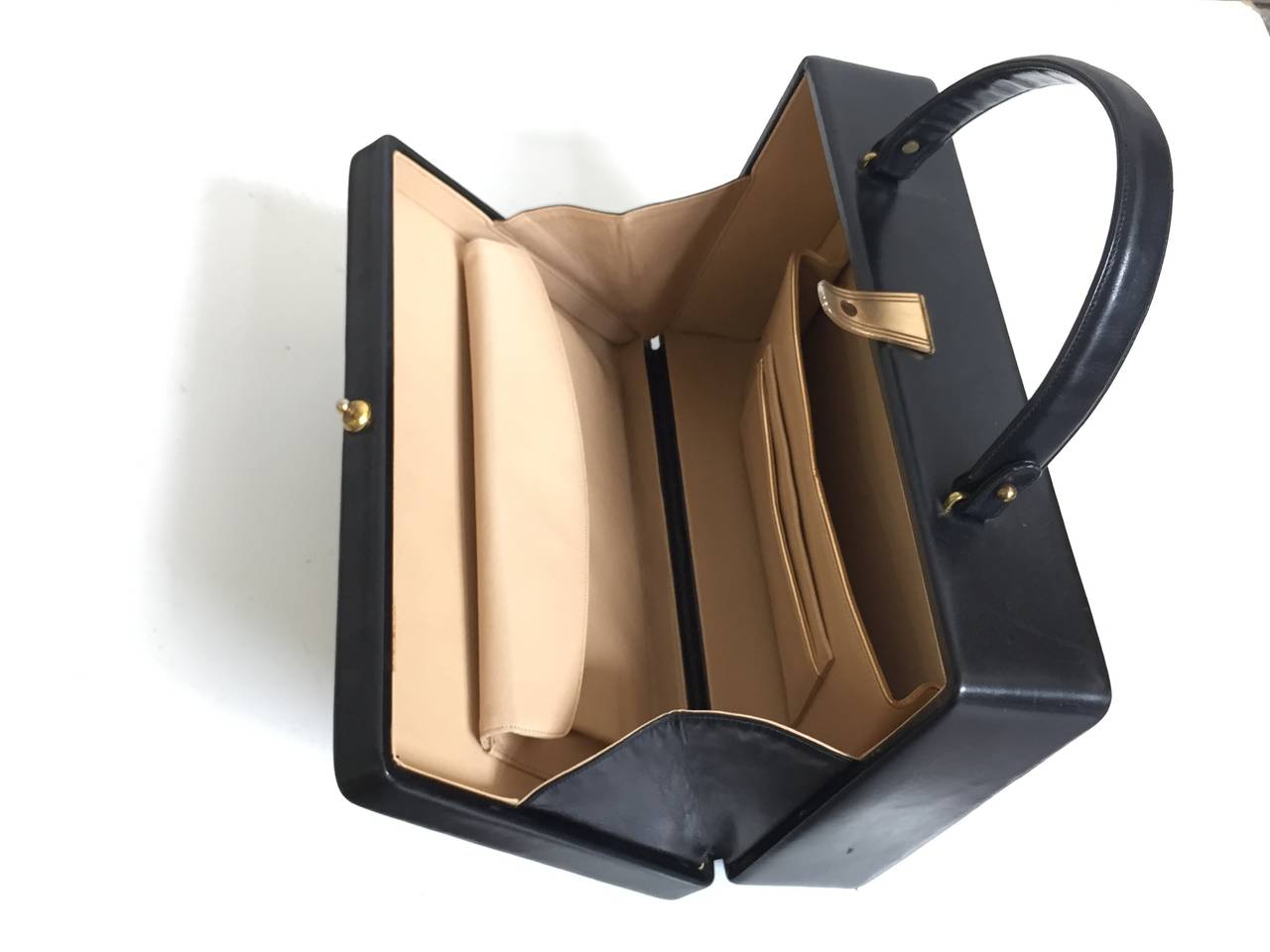Prestige 60s brass relief black leather handbag. 5