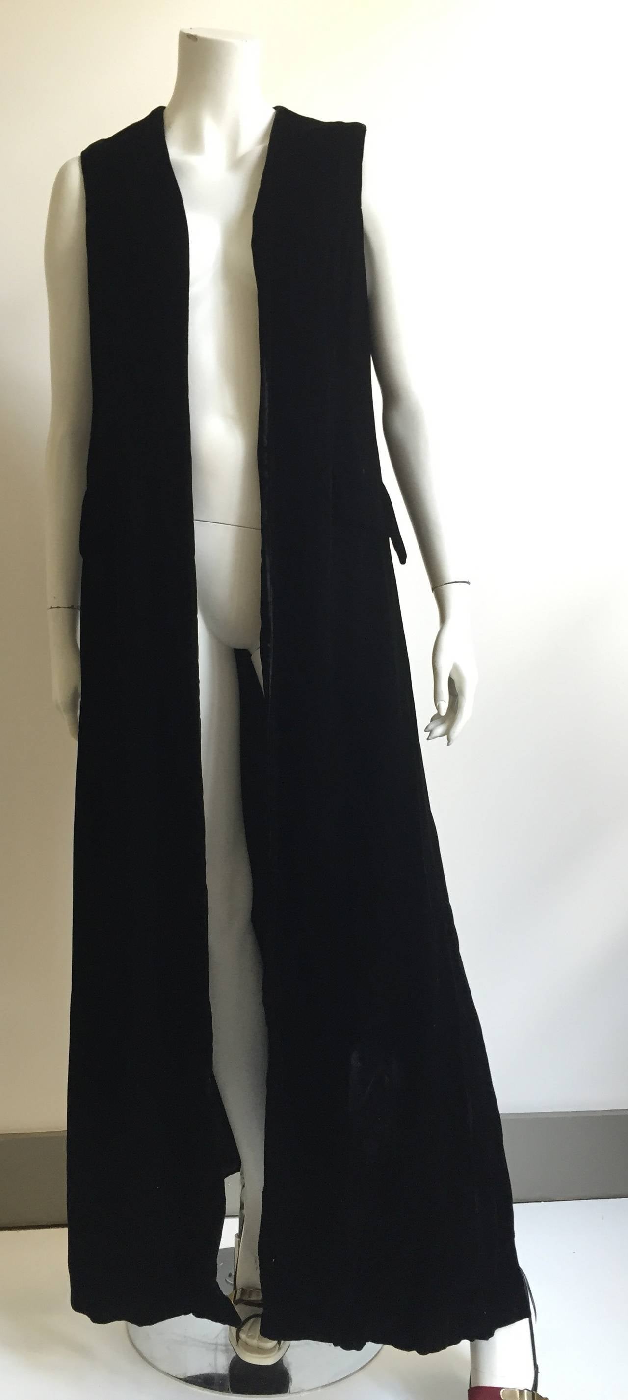 Lillie Rubin 1980s long black velvet sleeveless coat that as shown in photo can be wrapped & belted for that gorgeous dress look. The mannequin is a size 4 and this fits but would also fit a size 6 & 8 ( Please see & use measurements).
Measurements