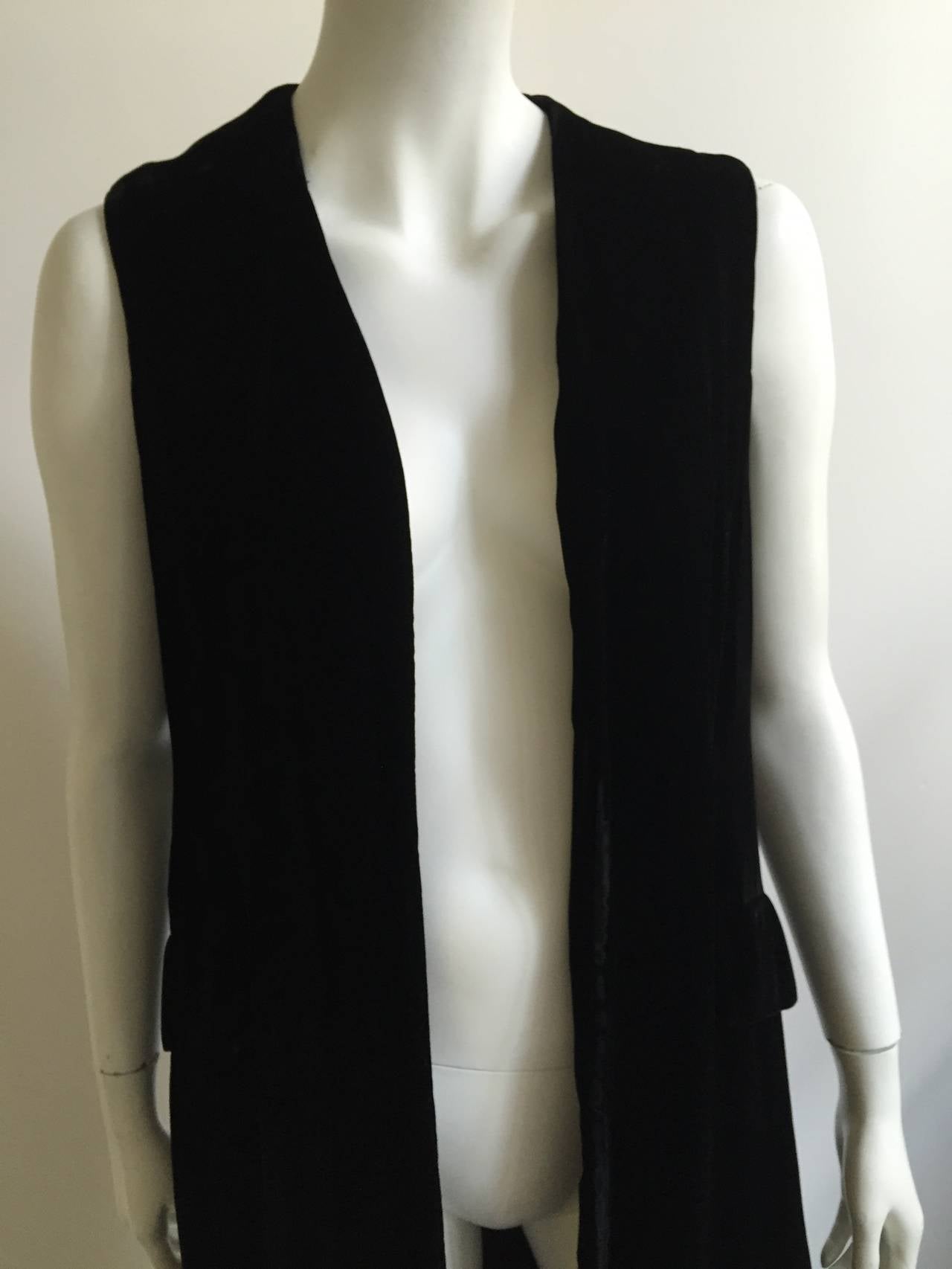 Lillie Rubin 80s black velvet long coat / dress size 6 / 8. In Good Condition For Sale In Atlanta, GA