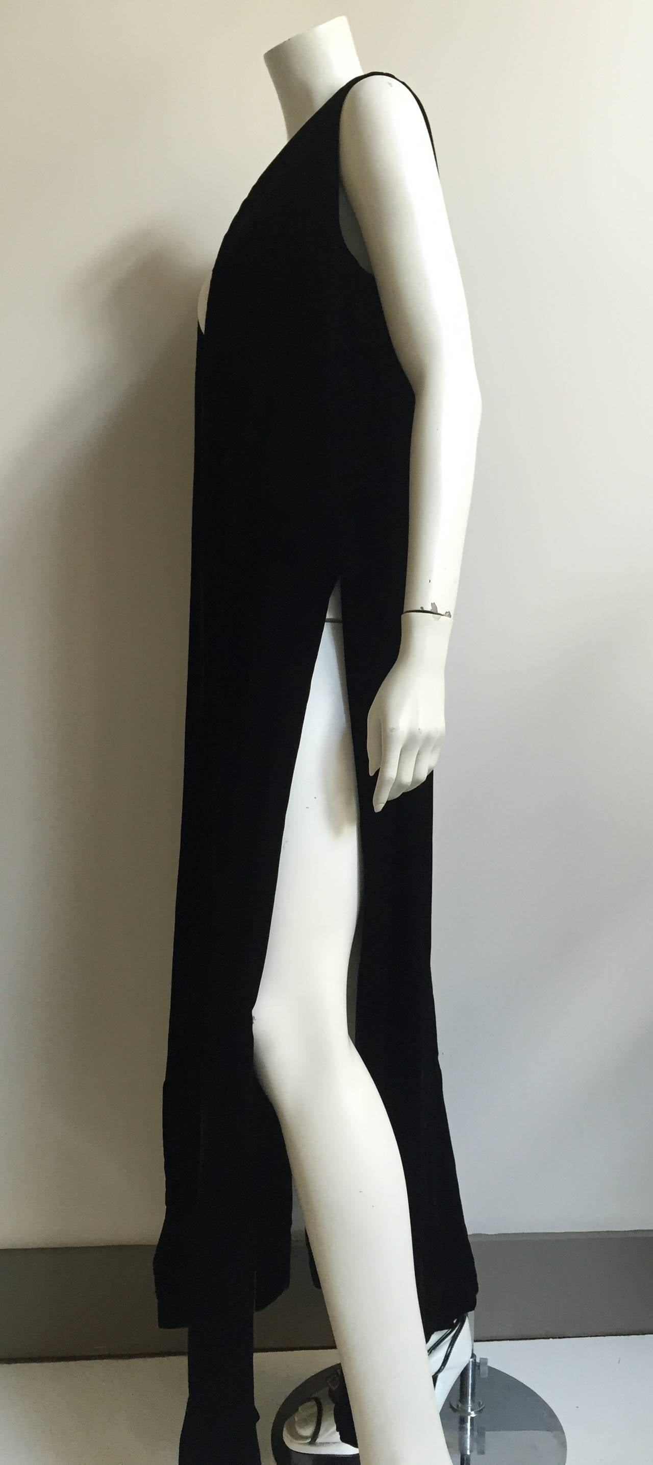 Women's Lillie Rubin 80s black velvet long coat / dress size 6 / 8. For Sale