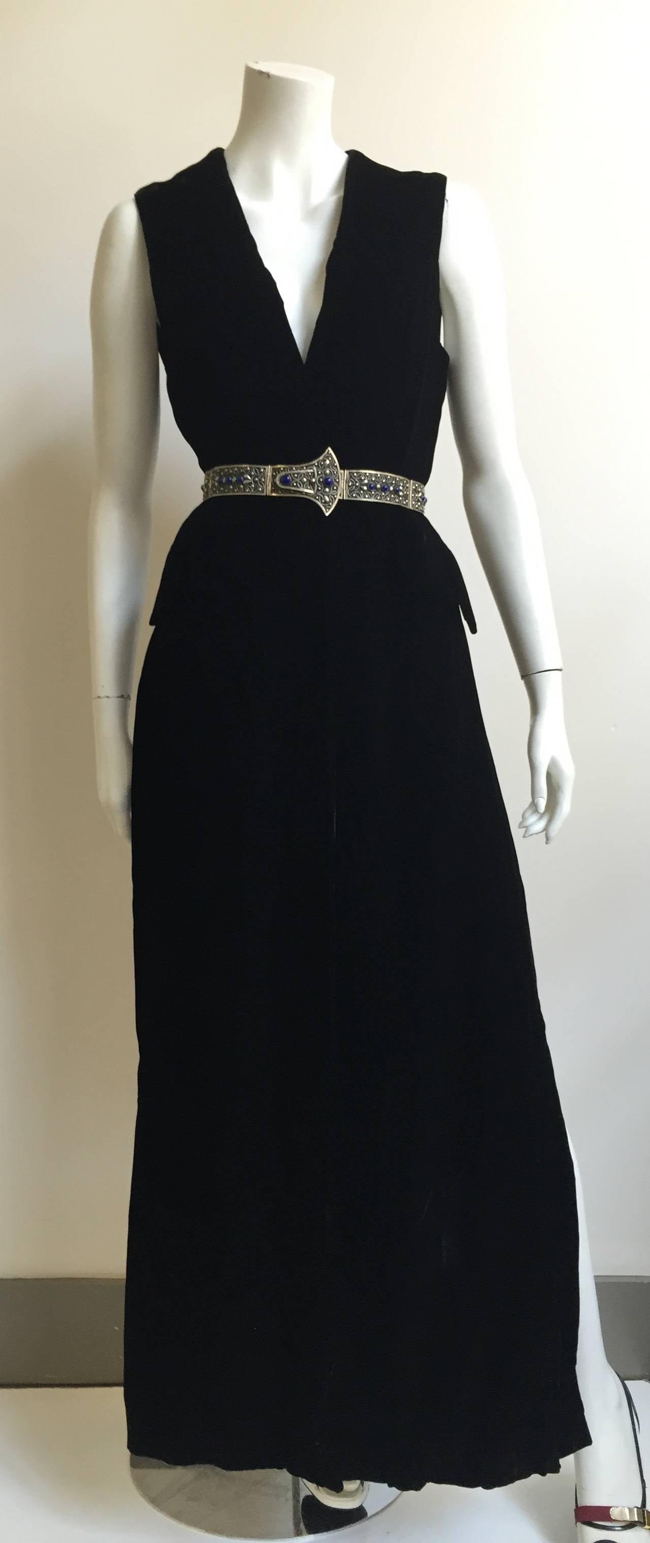 Lillie Rubin 80s black velvet long coat / dress size 6 / 8. For Sale 3