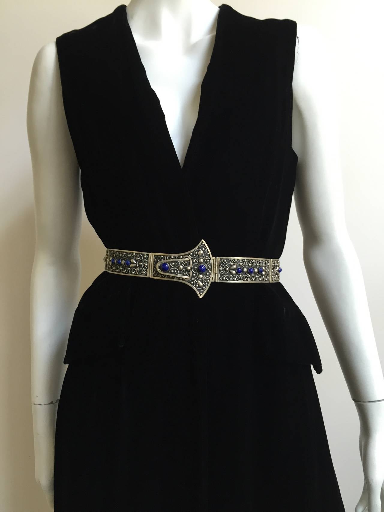 Lillie Rubin 80s black velvet long coat / dress size 6 / 8. For Sale 4
