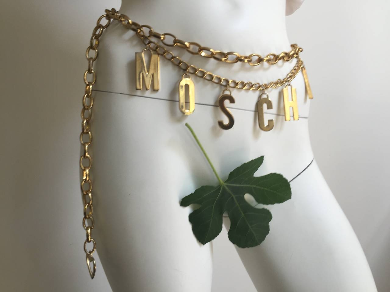 Moschino 1980s logo dangle gold adjustable chain waist belt.
This Moschino belt goes with just about anything you have in your closet. Perfect with that black vintage Lanvin jumpsuit you have. Perfect with that 70s Chanel navy dress you have.