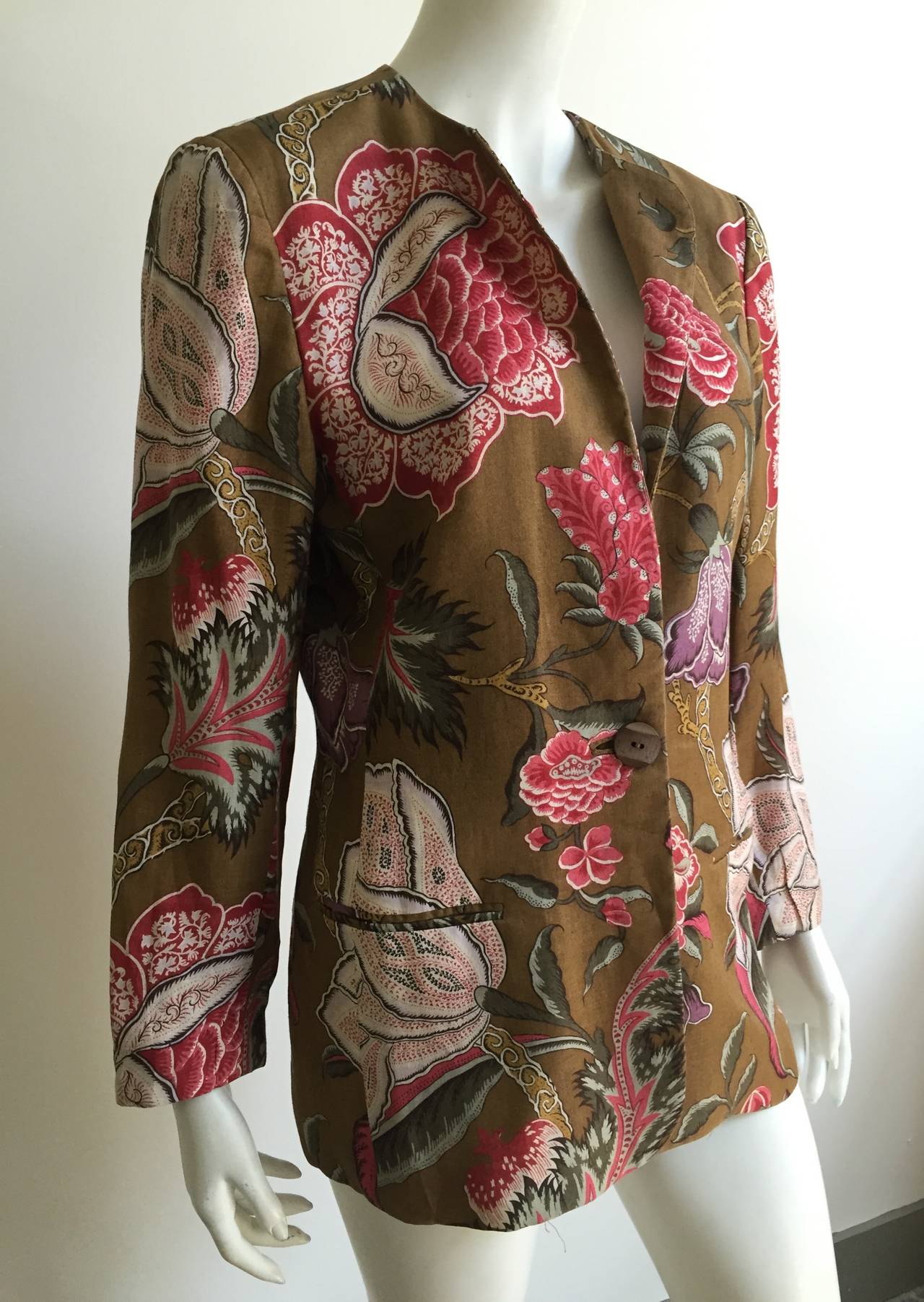 Gloria Sachs for Bergdorf Goodman 1980s cotton with silk lining jacket size 6. 
Single button jacket made in the USA. Wear this with your vintage Calvin Klein jeans or your Lanvin pants and of course with your Tom Ford heels.
Measurements