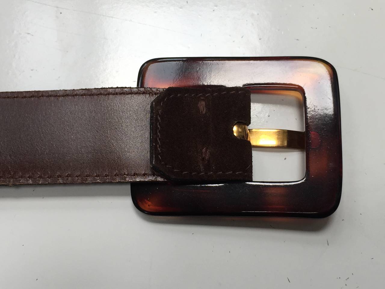 Yves Saint Laurent 80s brown suede tortoiseshell belt. For Sale 1