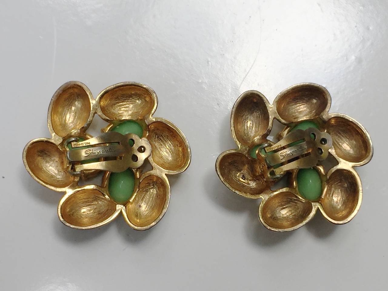 Elsa Schiaparelli 60s gold clip earrings. For Sale 4