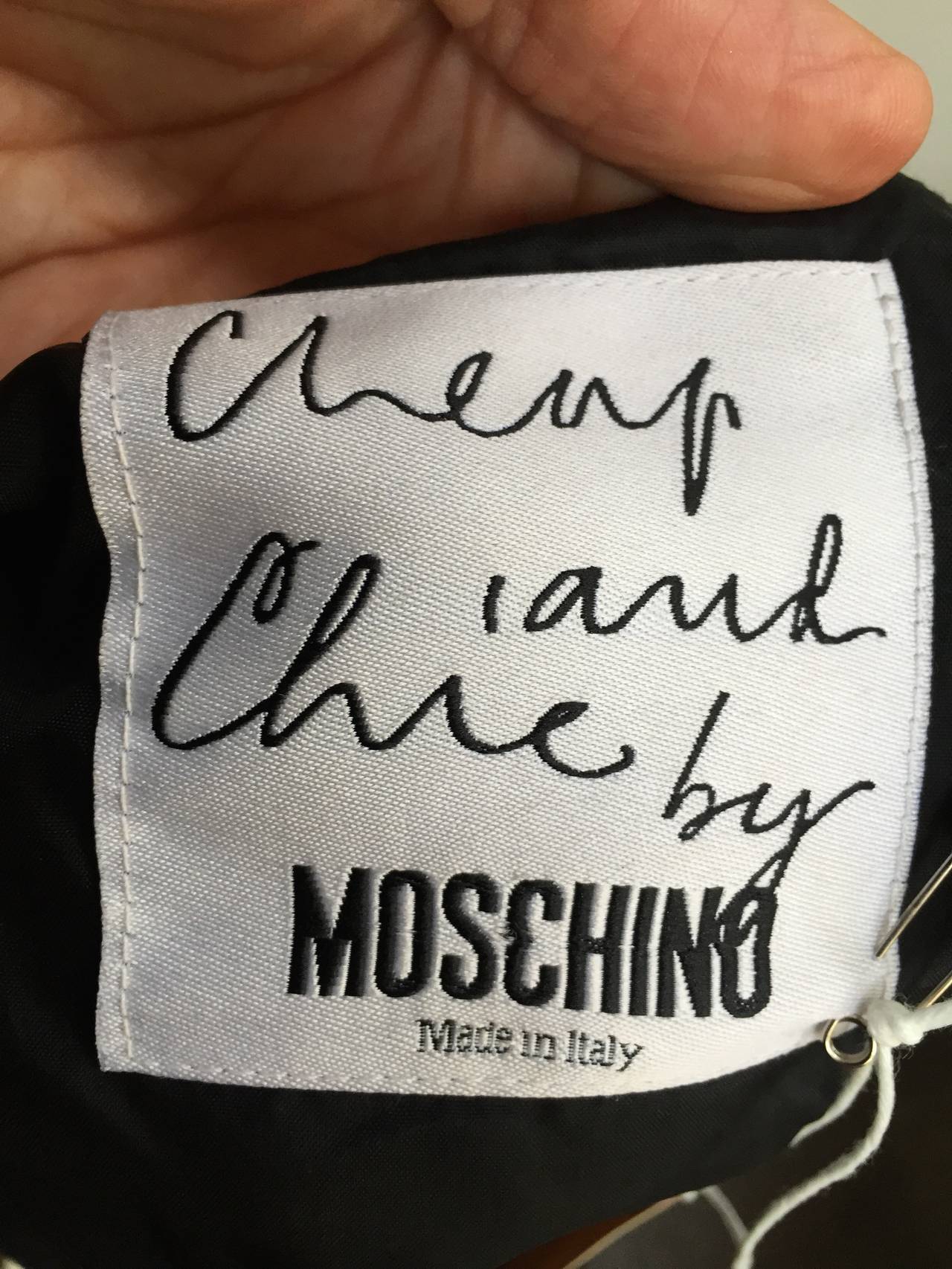 Moschino Black Short Skirt Size 6. For Sale 3