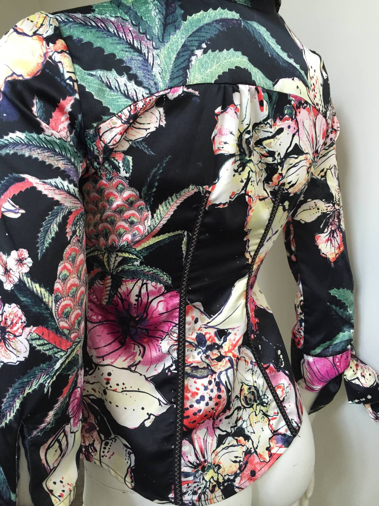 Just Cavalli Floral Stretch Blouse Size Small. In Excellent Condition In Atlanta, GA