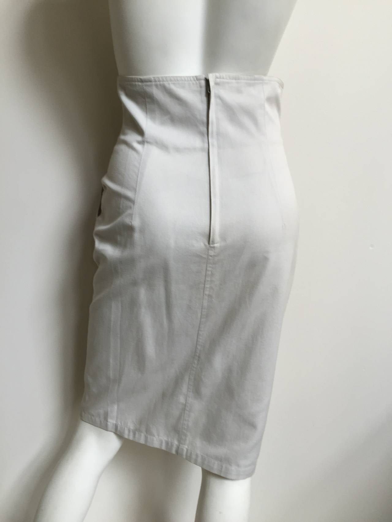 Gianni Versace Cotton Skirt with Pockets Size 4/6. In Good Condition For Sale In Atlanta, GA