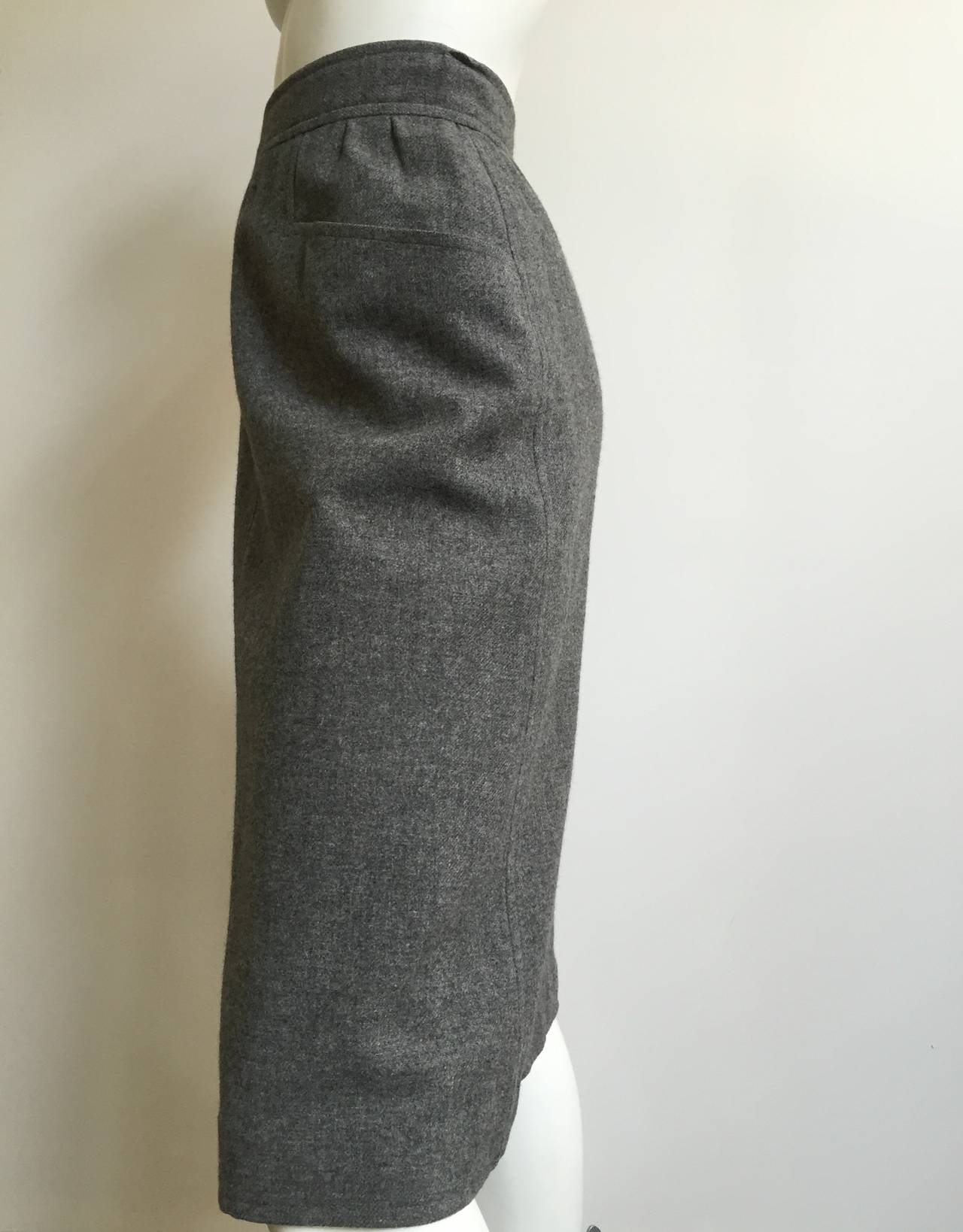 Emanuel Ungaro 60s Skirt With Pockets Size 4. In Good Condition For Sale In Atlanta, GA