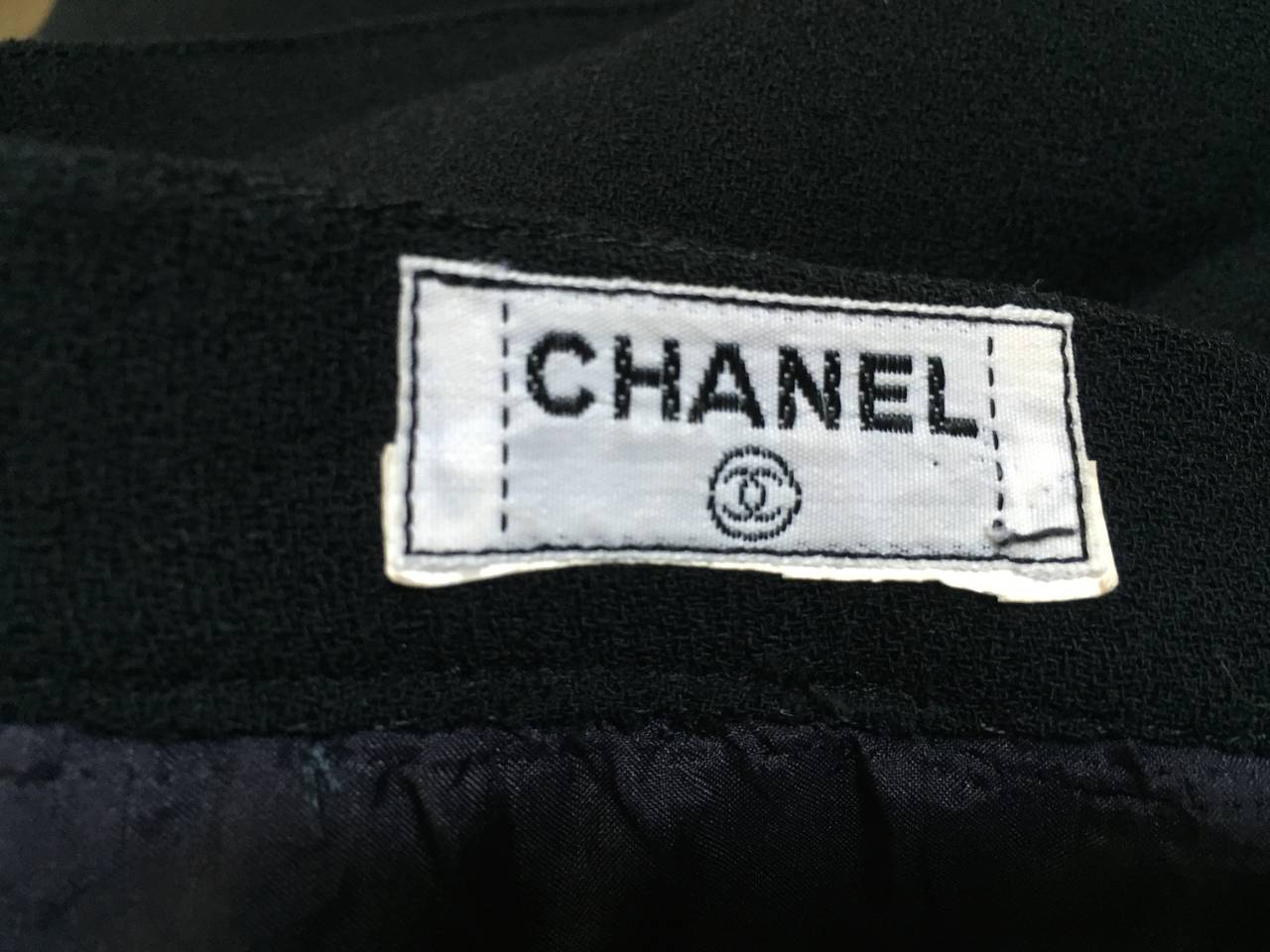 Chanel Black Pleated Wool Skirt Size 10. For Sale 5