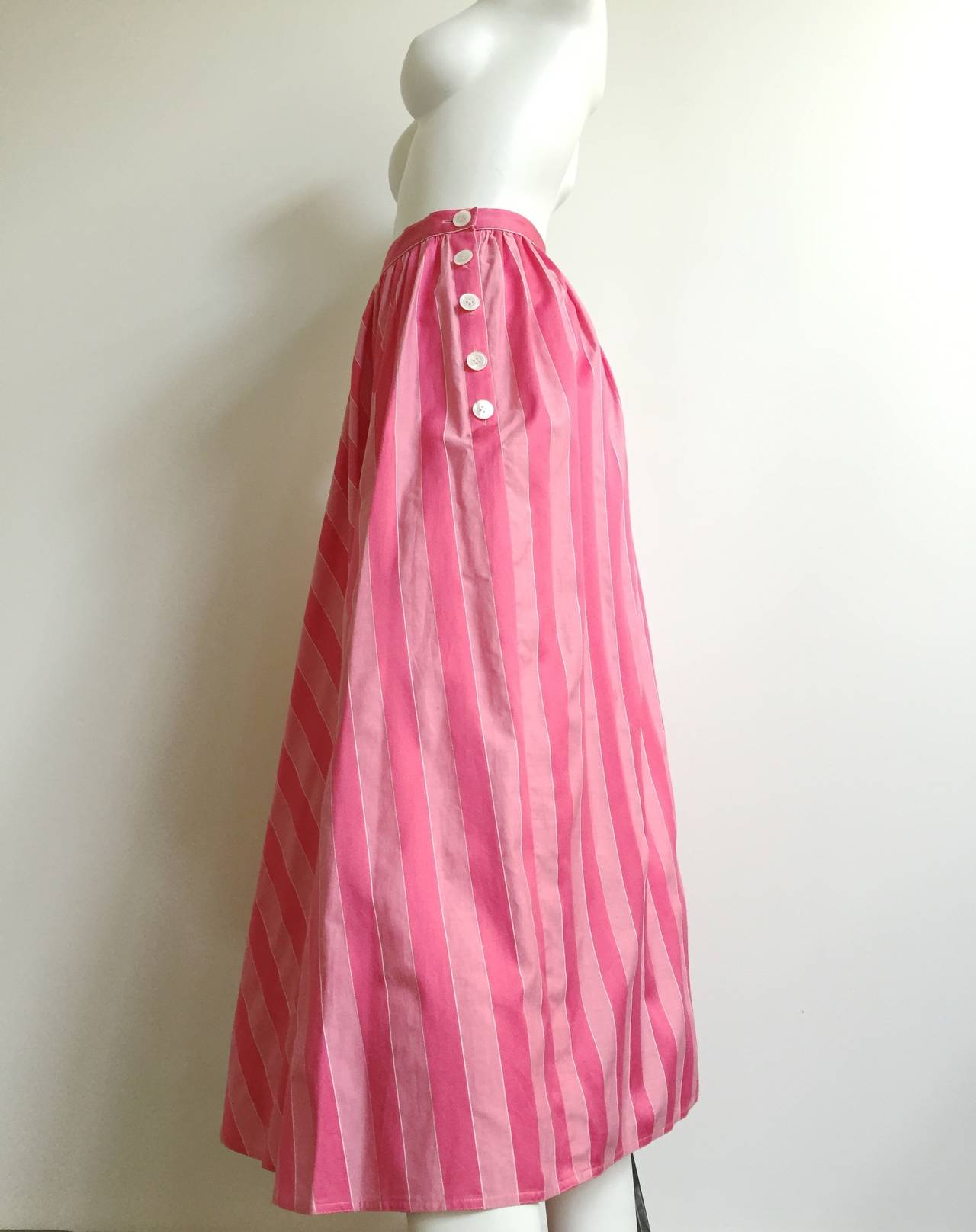 Adele Simpson for Saks Fifth Avenue 80s pink cotton skirt with pockets size 6. In Good Condition In Atlanta, GA