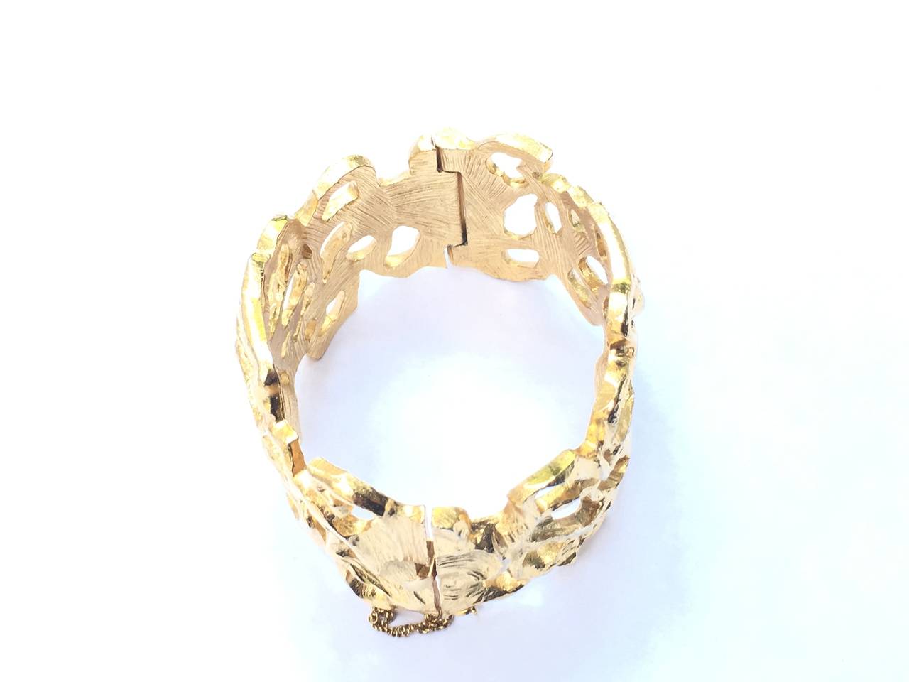 Jonathan Bailey for Trifari 1970s Sculpturesque modernist gold bracelet with chain clasp. 
Jonathan manufactured unique high-end 14k and 18k showpieces, for private clients and jewelry stores, in the 60’s and the 70’s. An affordable alternative to