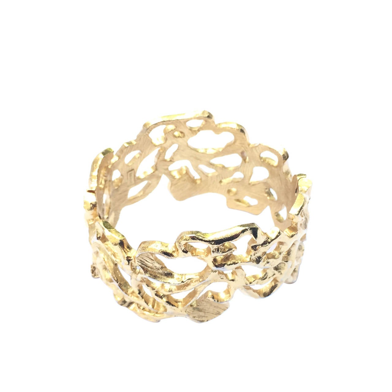 Jonathan Bailey for Trifari 1970s Sculpturesque modernist gold bracelet. For Sale