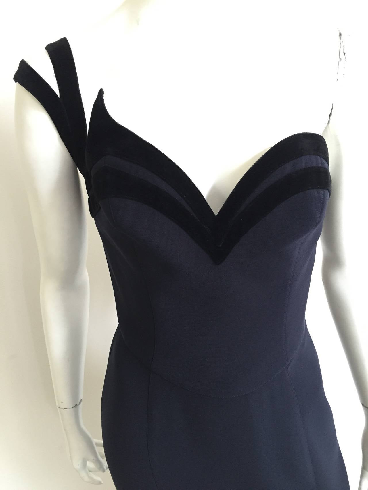 Thierry Mugler 1990s navy with black velvet trim around bust and shoulder strap gown is a French size 40 but fits like a USA 6.  Please see & use the measurement I provide you so that you can properly measure that gorgeous body of yours. Constructed