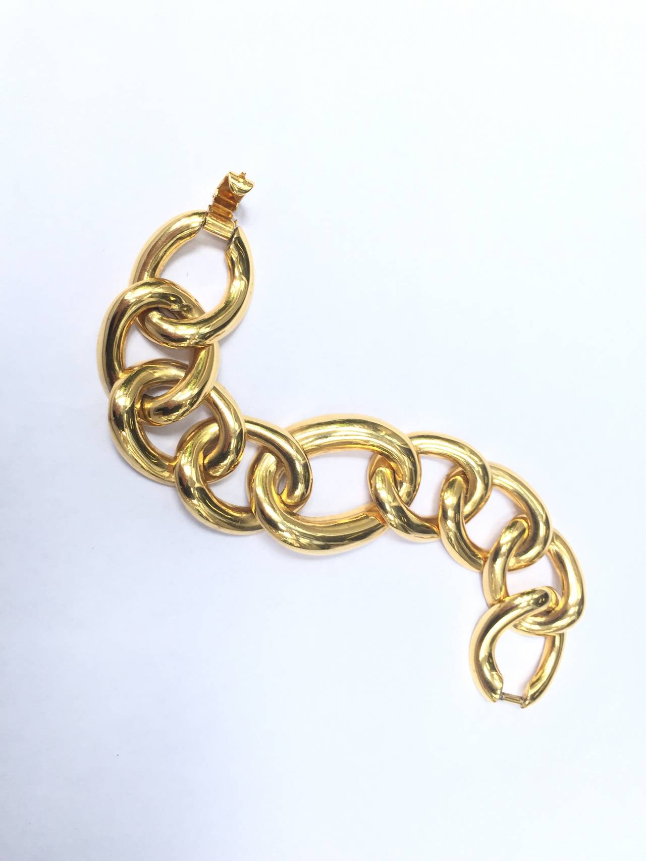 Alexis Kirk 1980s gold chain link bracelet. There are 9 links to this bracelet.
This vintage treasure was given to my client by Ed Riley who worked for Alexis Kirk back in the 80s. Ed Riley also worked for Halston.
Measurements are:
7.3/4