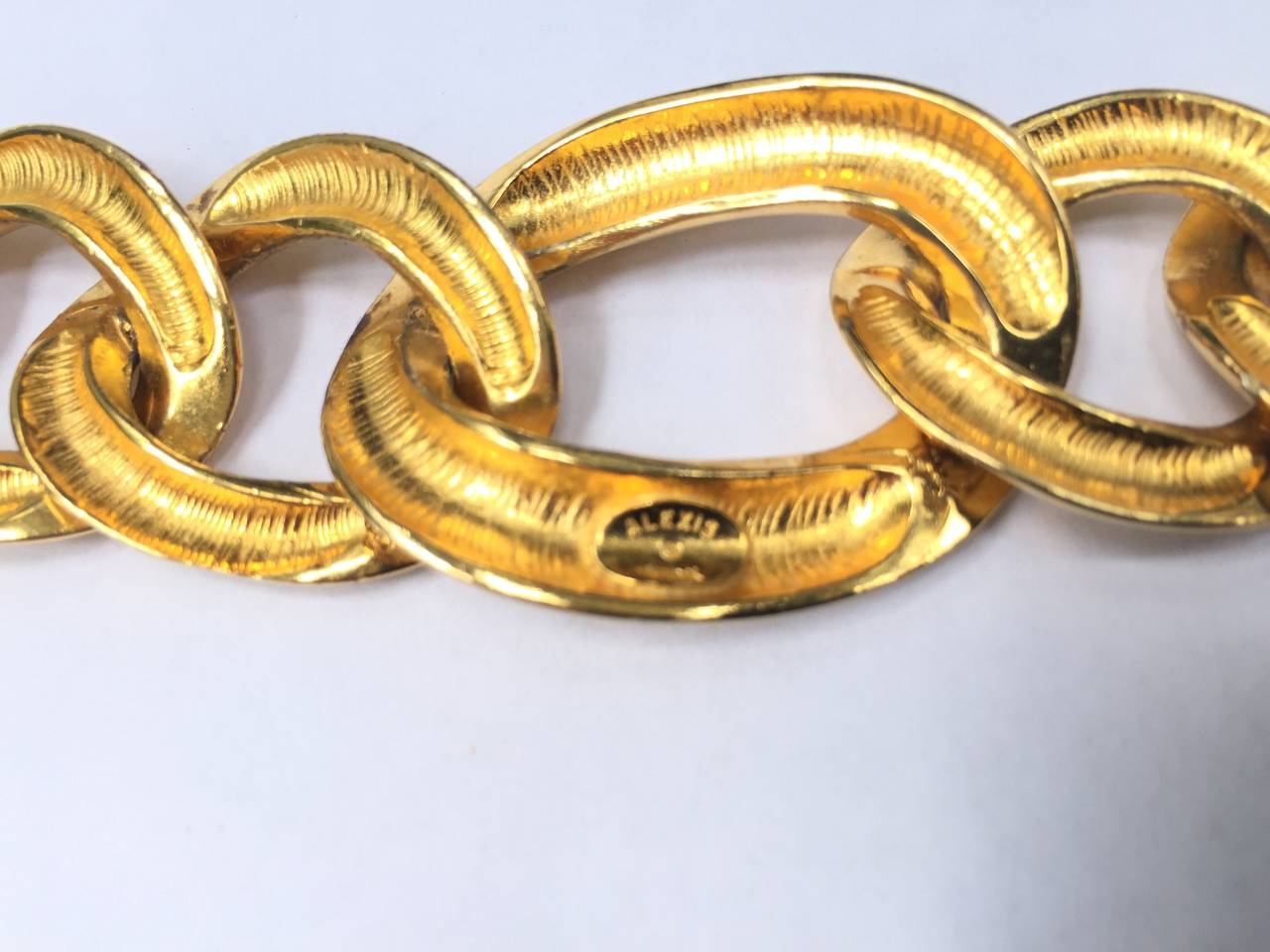 Alexis Kirk 80s gold chain link bracelet. In Good Condition In Atlanta, GA